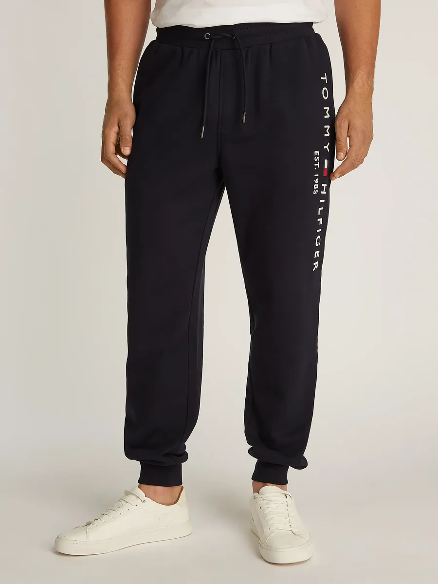 Спортивные брюки Tommy Hilfiger "BASIC BRANDED SEATPANTS" с крупной надписью Tommy Hilfiger, цвет морской волны
Спортивные брюки Tommy Hilfiger "BASIC BRANDED SEATPANTS" с крупной надписью Tommy Hilfiger, цвет морской волны