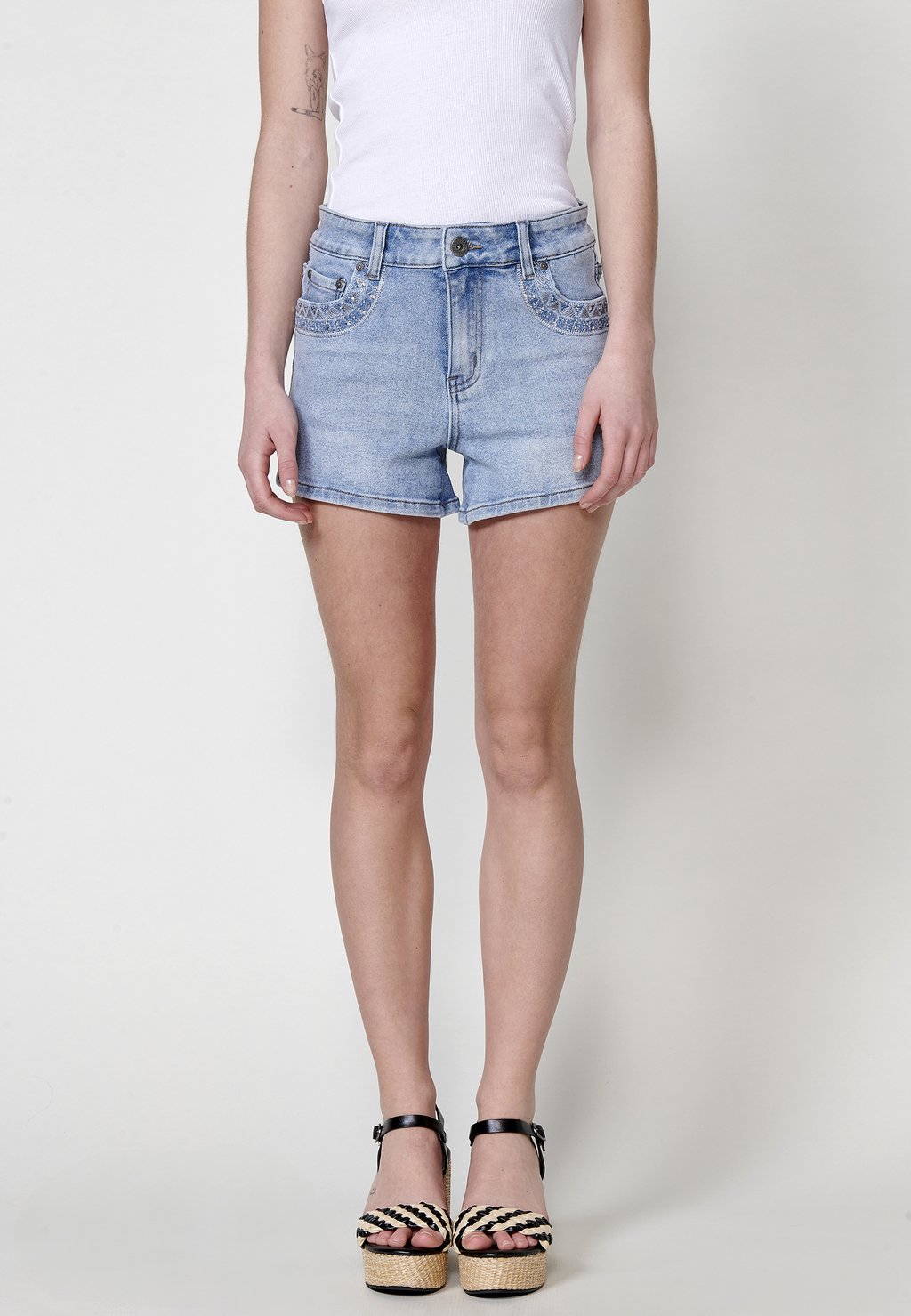 Джинсовые шорты EMBROIDERED BORDER POCKET Koroshi, светло-голубой
Джинсовые шорты EMBROIDERED BORDER POCKET Koroshi, светло-голубой