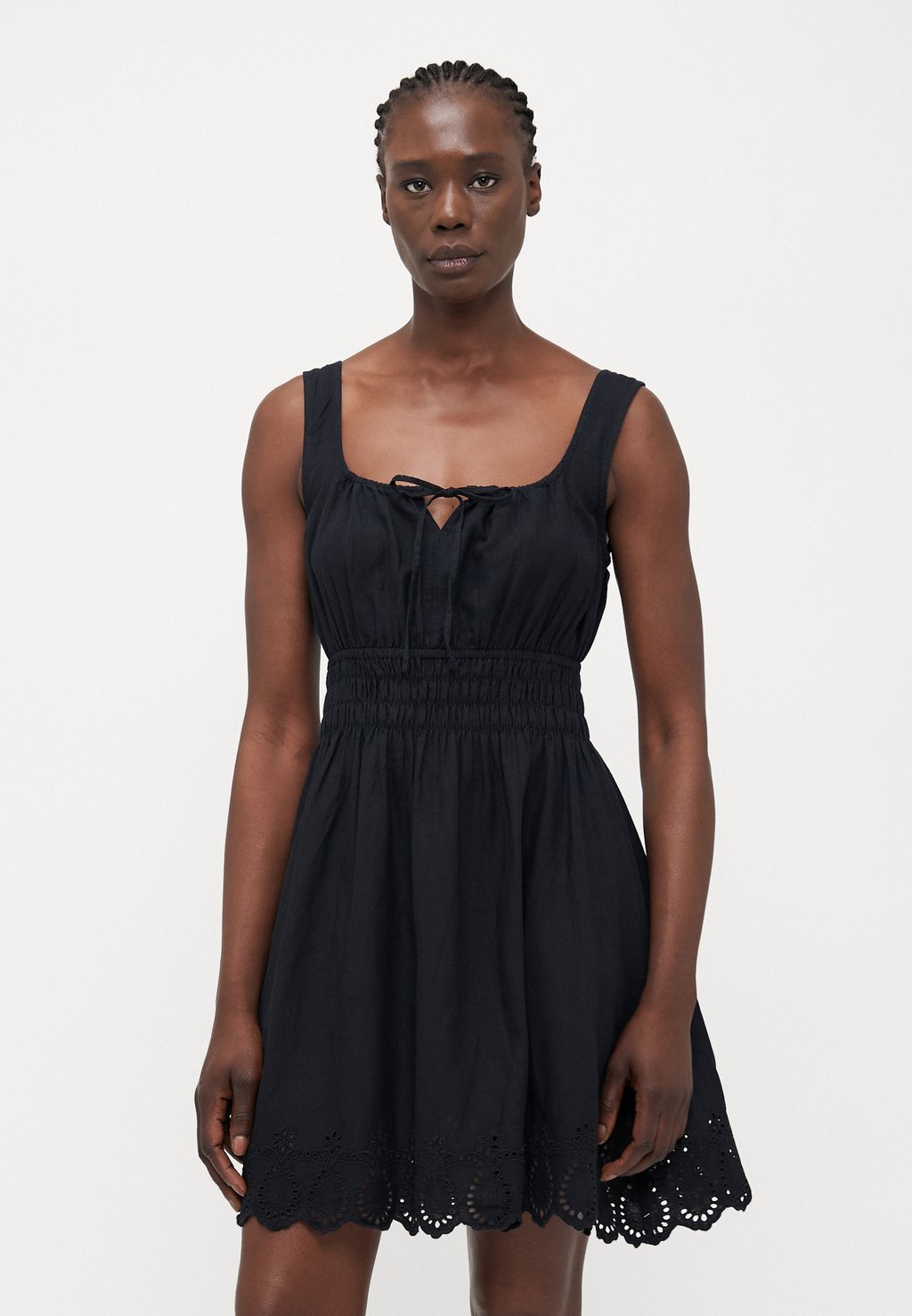 Повседневное платье TIE SMOCKED MINI DRESS Gap Tall, черный
Повседневное платье TIE SMOCKED MINI DRESS Gap Tall, черный