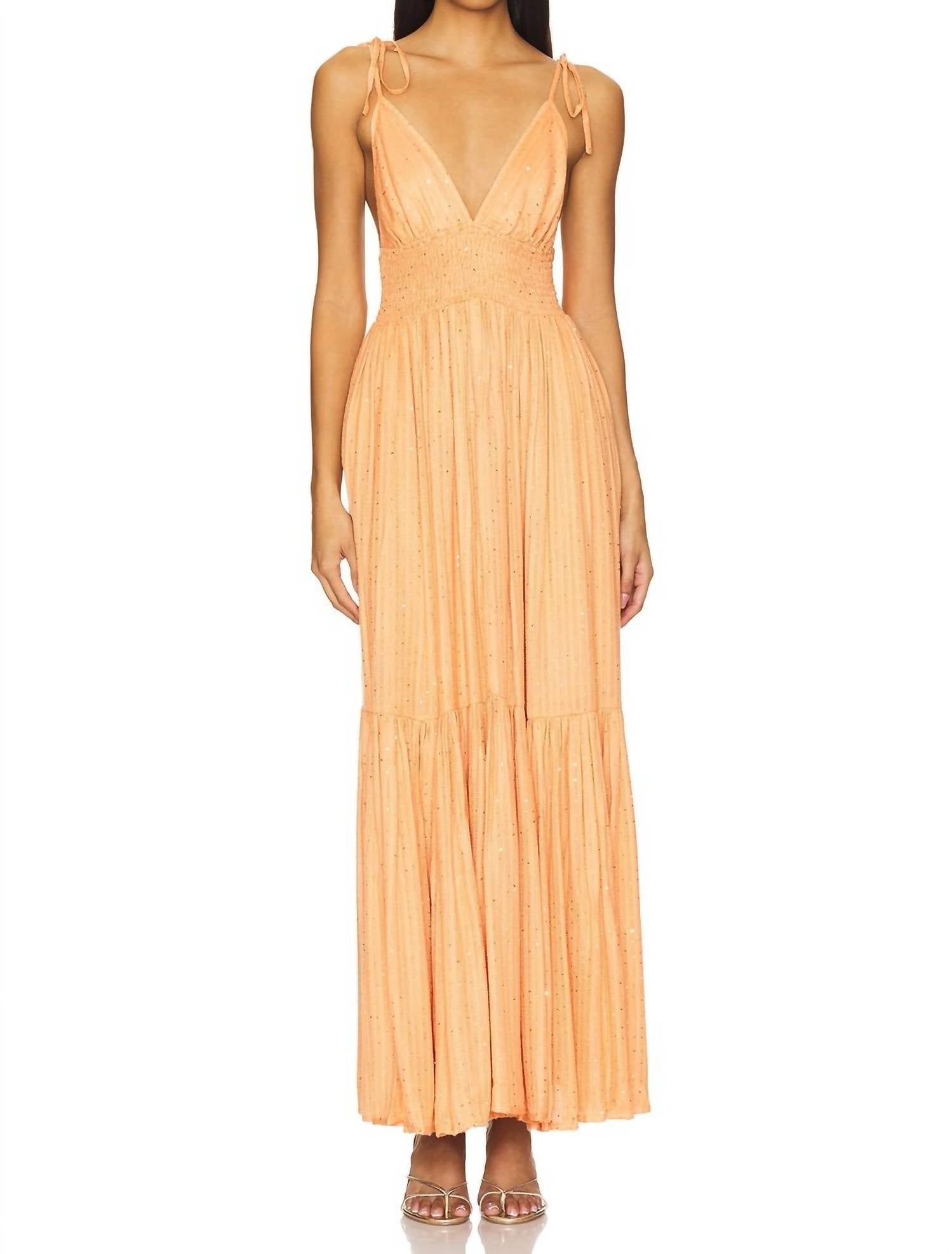 Платье макси Yolanda в коралловом цвете SUNDRESS
Платье макси Yolanda в коралловом цвете SUNDRESS