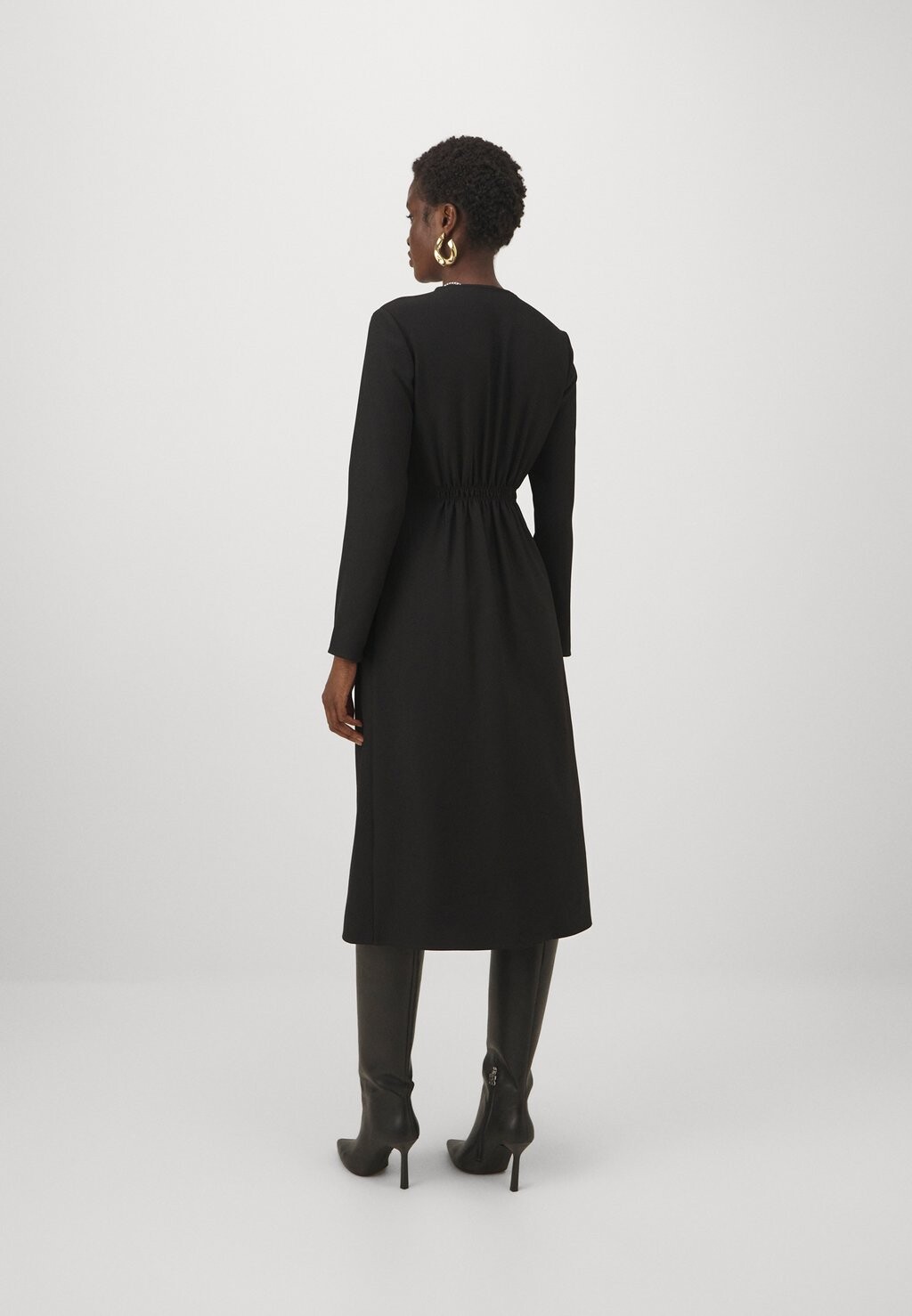 Трикотажное платье LONG SLEEVE MIDI DRESS DKNY, черный
Трикотажное платье LONG SLEEVE MIDI DRESS DKNY, черный