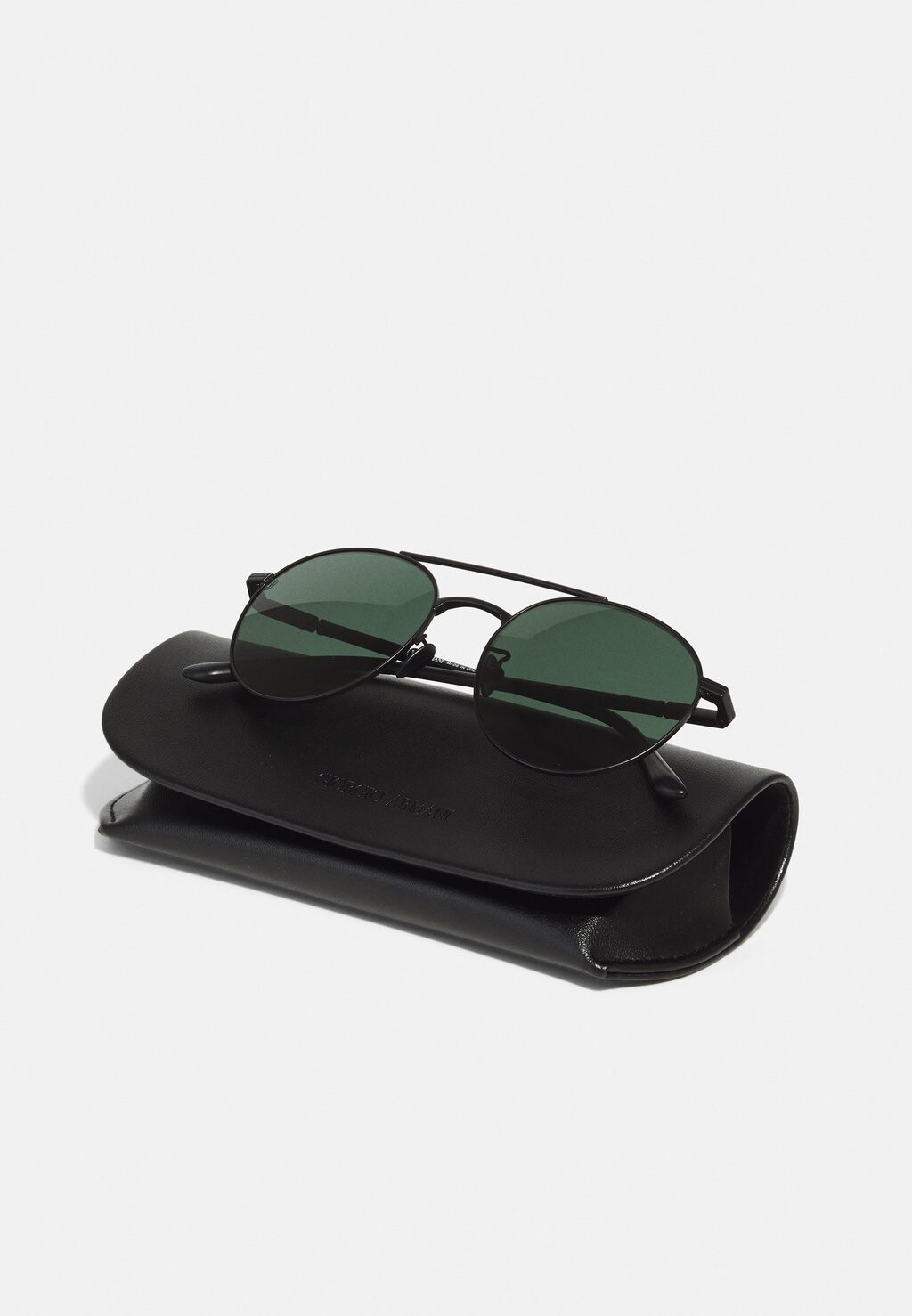 Солнцезащитные очки Giorgio Armani, черный
Солнцезащитные очки Giorgio Armani, черный