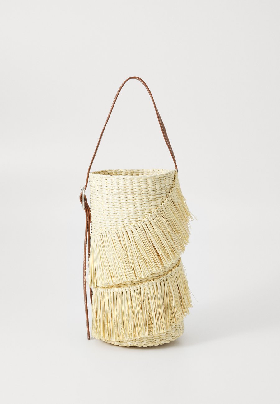Сумка Sensi Studio MAXI FRAYED BUCKET, Natural/Camel/Beige
Сумка Sensi Studio MAXI FRAYED BUCKET, Natural/Camel/Beige