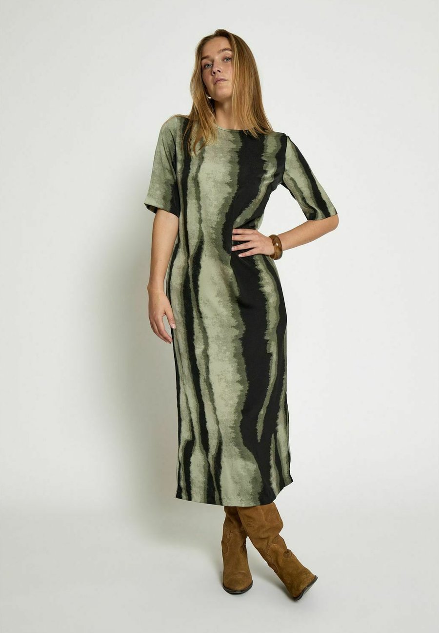 Платье PEPPERCORN JEANNE , Grape Leaf Print/Multi-Coloured
Платье PEPPERCORN JEANNE , Grape Leaf Print/Multi-Coloured