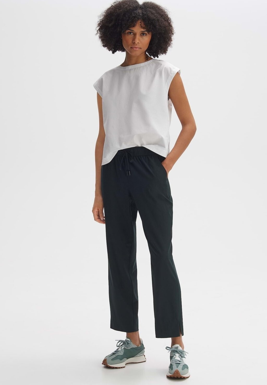 Тканевые брюки MEFINI Opus, темно-зеленый
Тканевые брюки MEFINI Opus, темно-зеленый