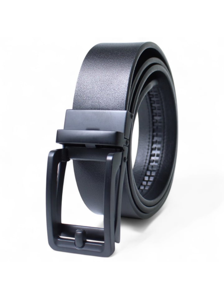 Мужской кожаный ремень, черный на черном FRONHOFER
Мужской кожаный ремень, черный на черном FRONHOFER