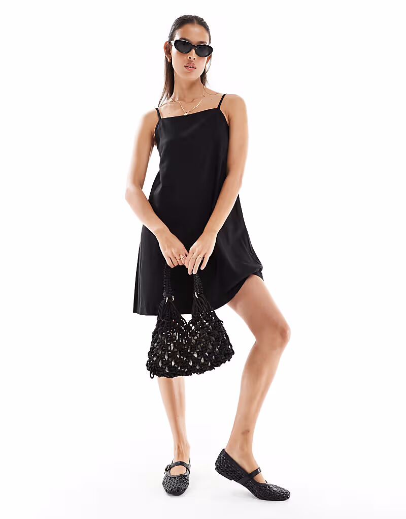 Мини-платье JJXX из льняной смеси черного цвета
Мини-платье JJXX из льняной смеси черного цвета