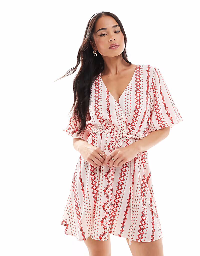 Мини-платье Wednesday's Girl с полосатым принтом и запахом розового цвета
Мини-платье Wednesday's Girl с полосатым принтом и запахом розового цвета