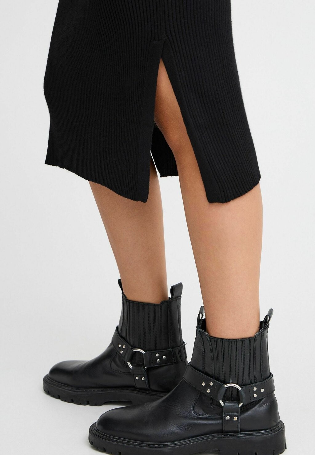 Юбка-карандаш SARA PULZ, черный
Юбка-карандаш SARA PULZ, черный