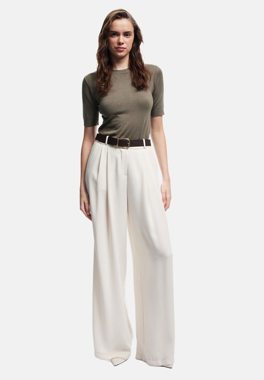 Футболка Koton Basic T-shirt, Khaki
Футболка Koton Basic T-shirt, Khaki