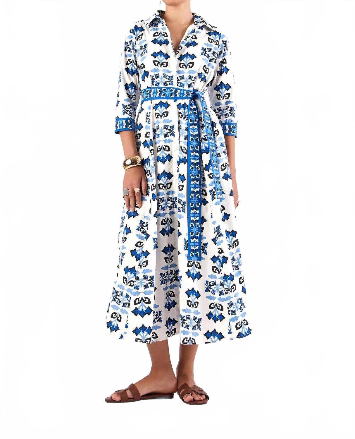 Платье Emily в сине-голубом цвете Papillon Cobalt BEYOND by Vera
Платье Emily в сине-голубом цвете Papillon Cobalt BEYOND by Vera