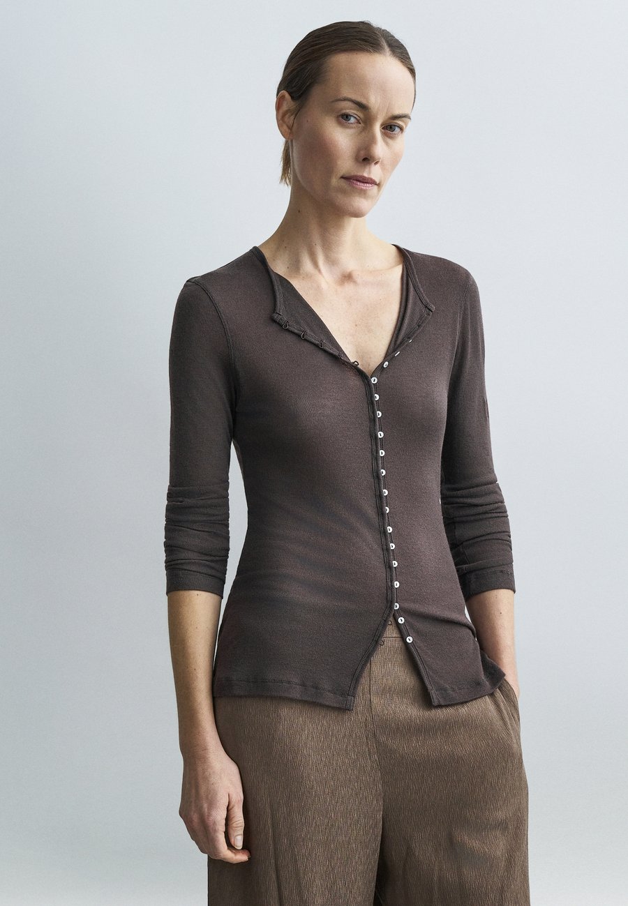 Кардиган By Malene Birger JANES, Coffee Brown/Brown
Кардиган By Malene Birger JANES, Coffee Brown/Brown