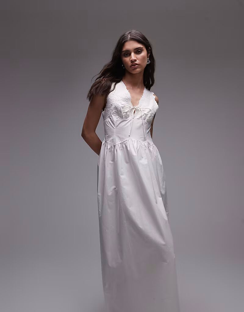 Платье миди с вышивкой спереди от Topshop белого цвета
Платье миди с вышивкой спереди от Topshop белого цвета