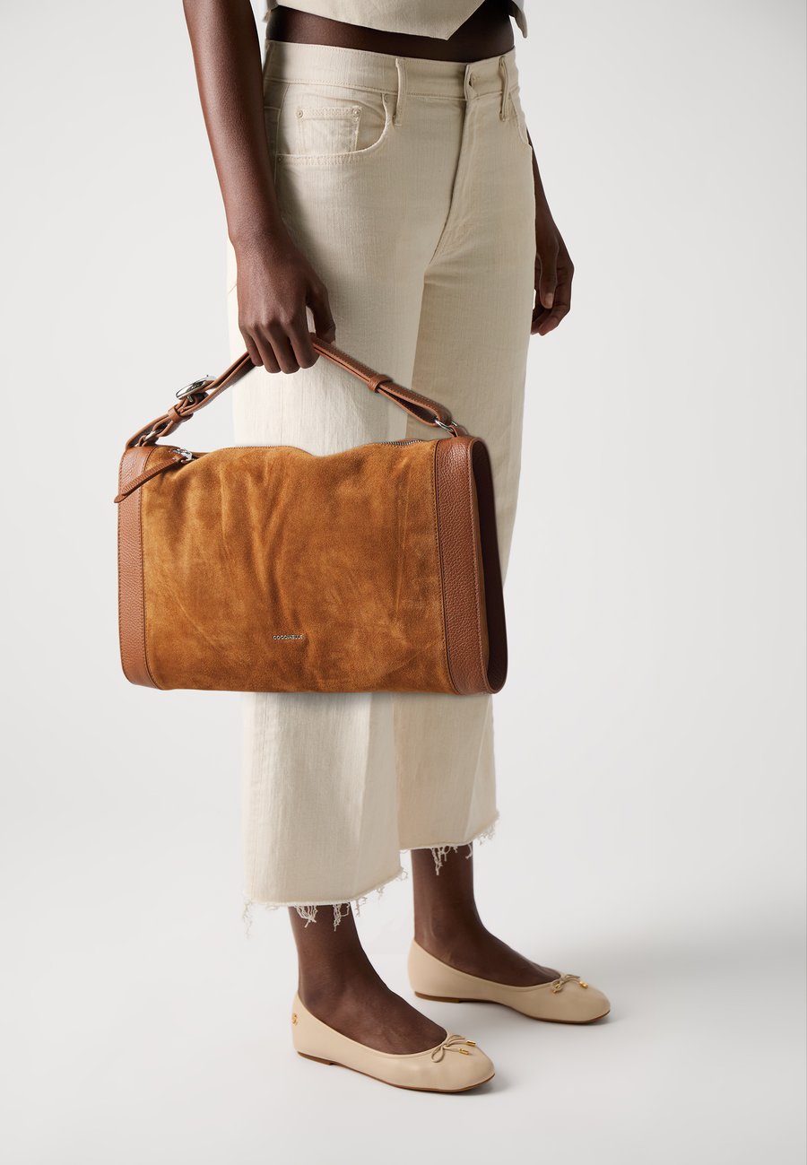 Сумка Coccinelle Handbag, Cognac
Сумка Coccinelle Handbag, Cognac