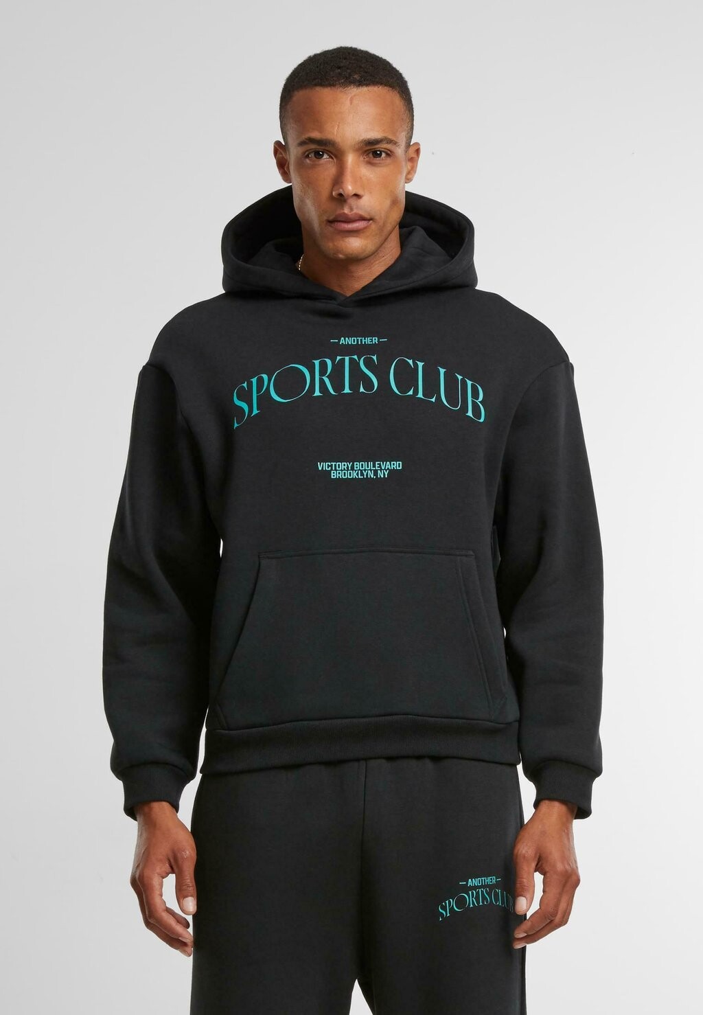 Толстовка с капюшоном HOODY Upscale by Mister Tee, черный
Толстовка с капюшоном HOODY Upscale by Mister Tee, черный