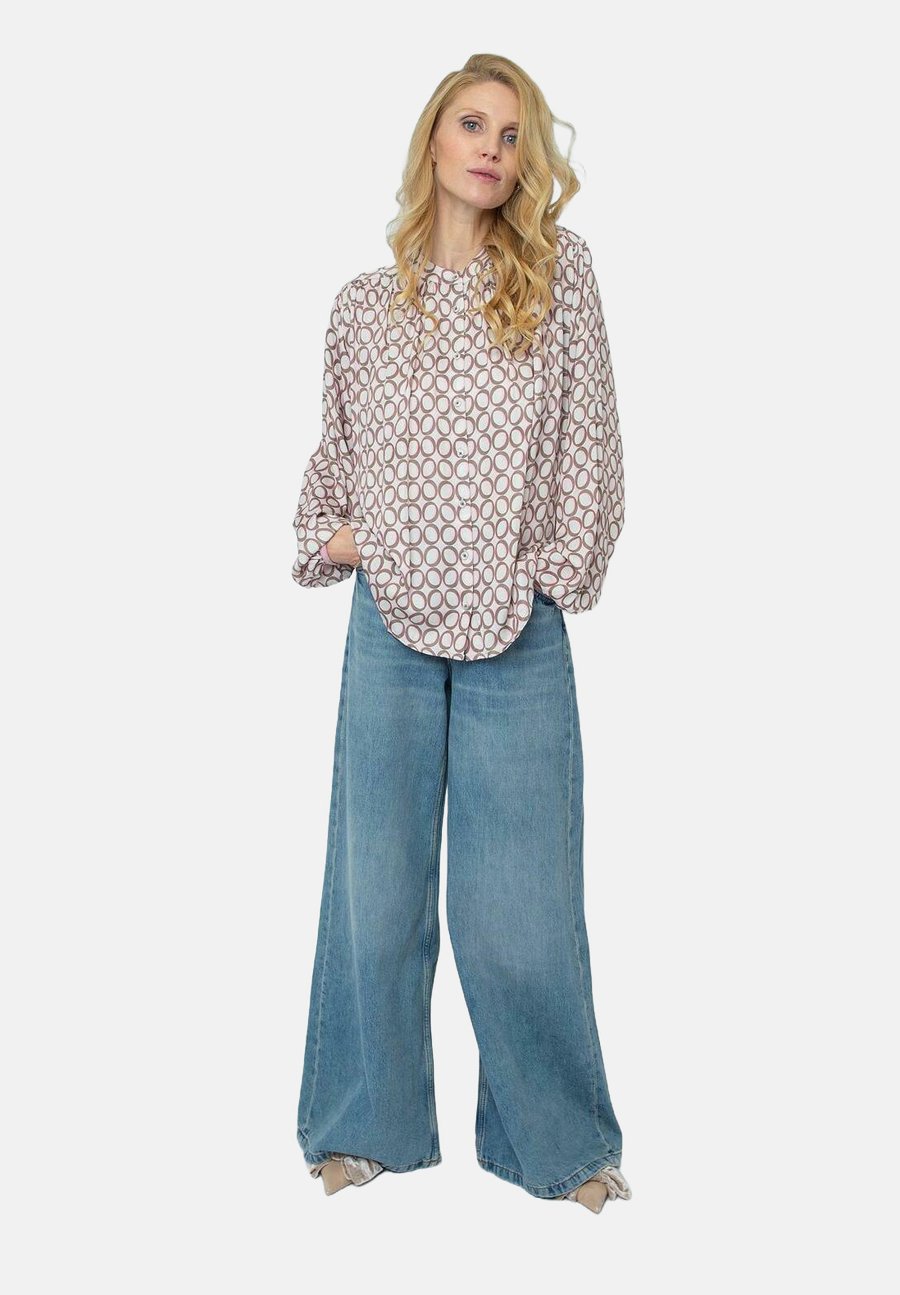 Блуза Emily van den Bergh Button-down blouse, Taupe Rose Circle/Pink
Блуза Emily van den Bergh Button-down blouse, Taupe Rose Circle/Pink