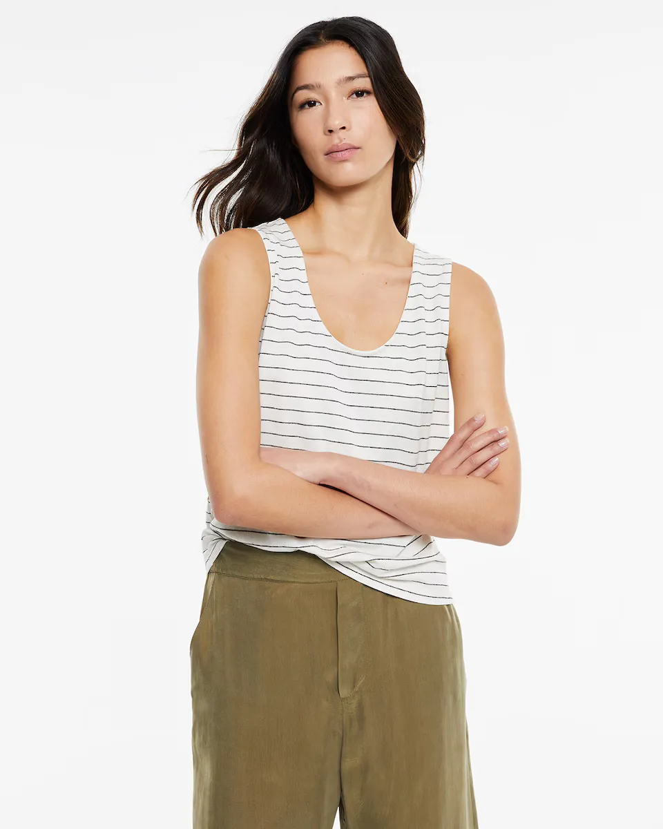 Женский полосатый топ с круглым вырезом System Action, белый
Женский полосатый топ с круглым вырезом System Action, белый