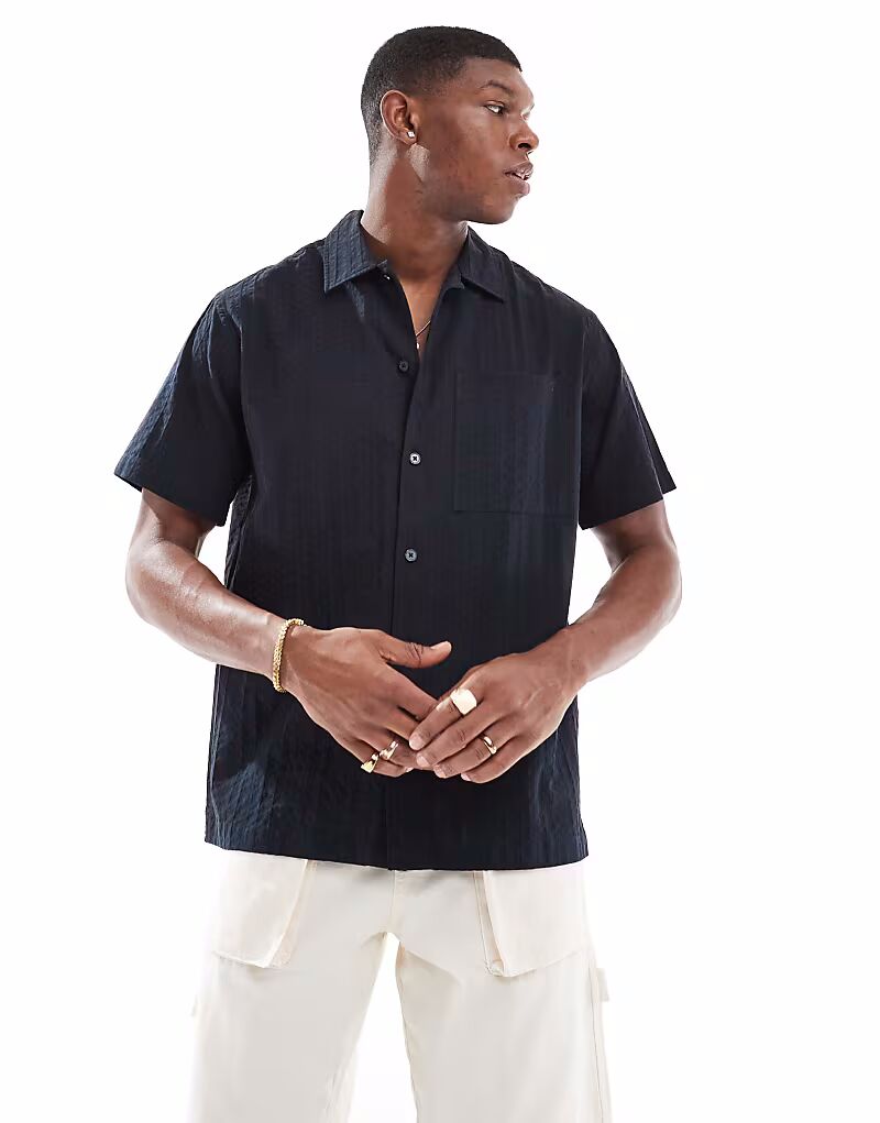 Рубашка Jack & Jones Premium из ткани сирсакер черного цвета
Рубашка Jack & Jones Premium из ткани сирсакер черного цвета