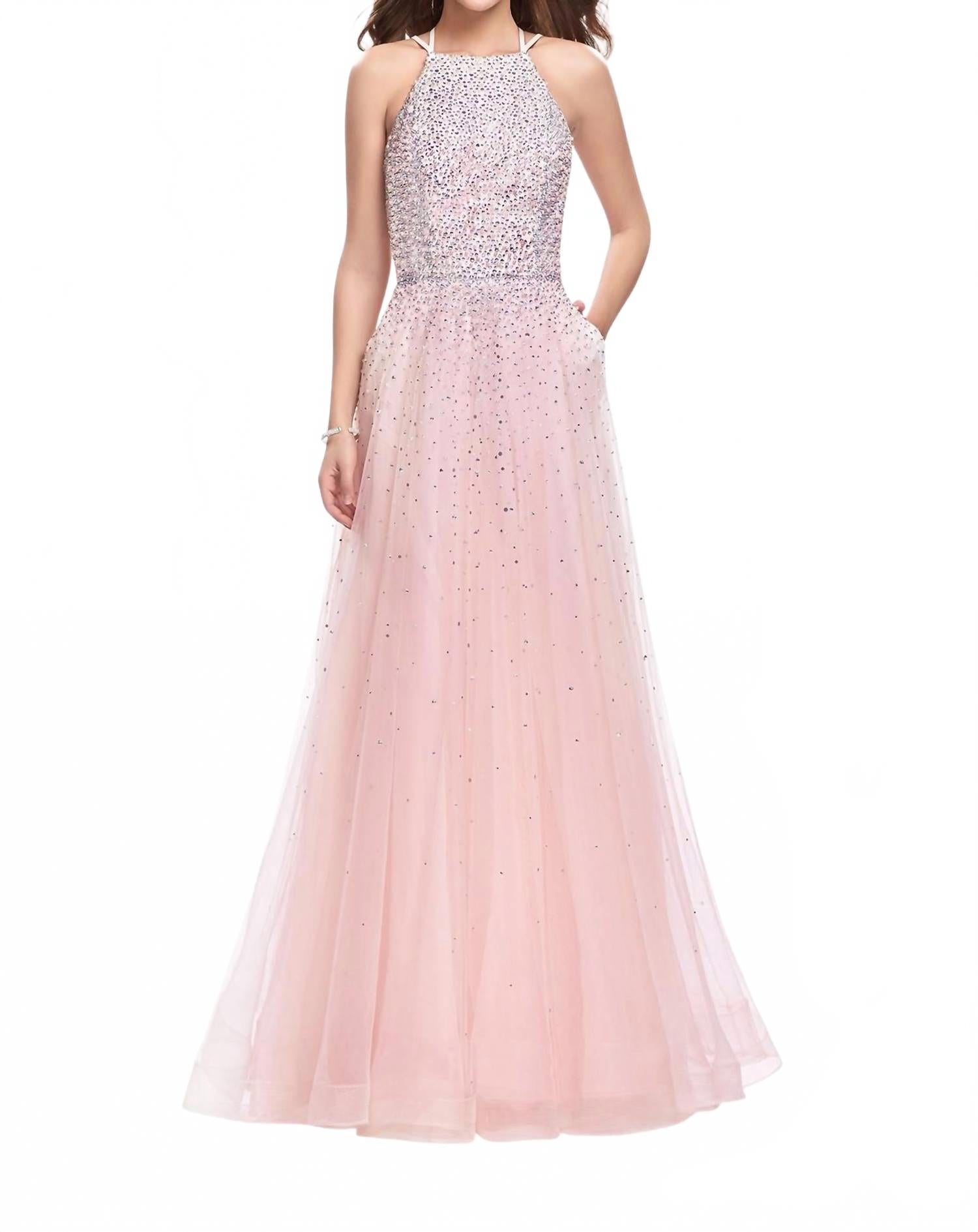 Металлизированное платье с каскадом бус в оттенке бледно-розового La Femme
Металлизированное платье с каскадом бус в оттенке бледно-розового La Femme