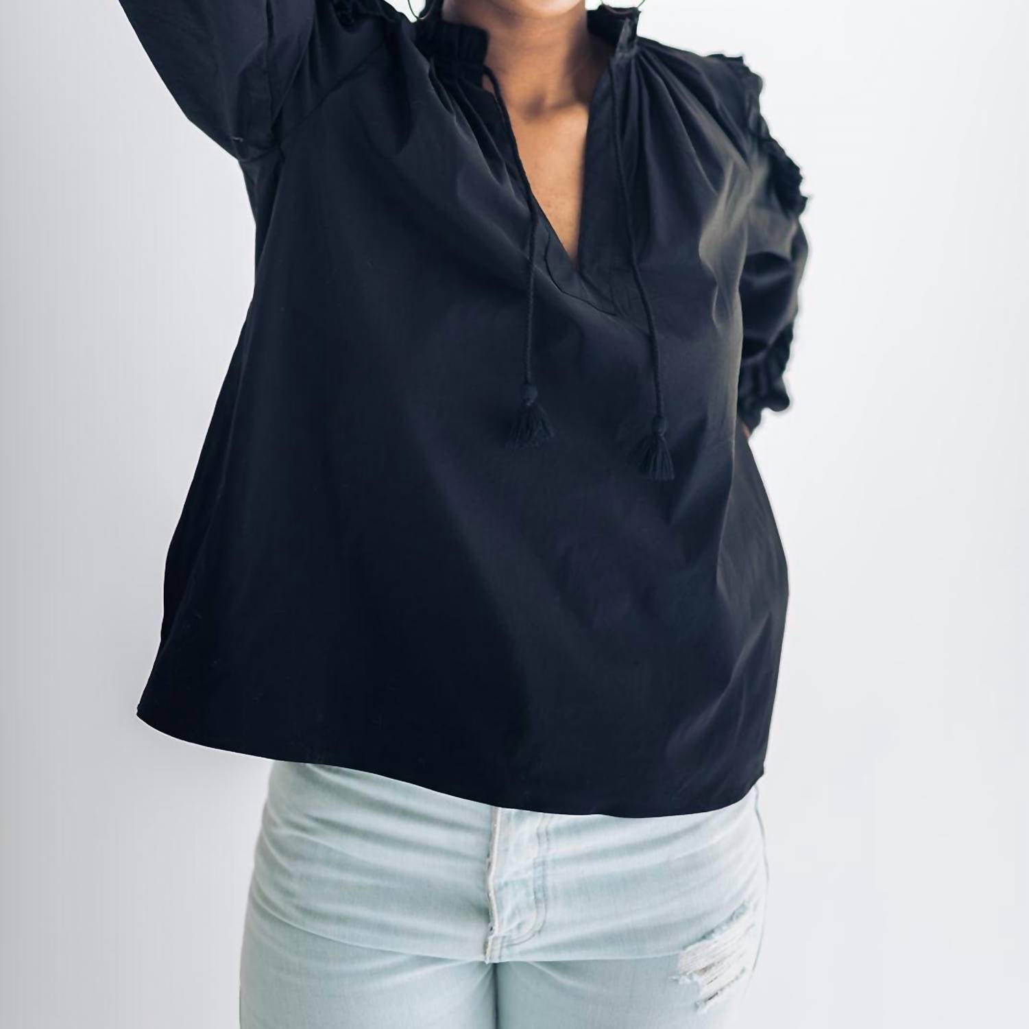 Рубиновый топ-крестьянка черного цвета falcon park
Рубиновый топ-крестьянка черного цвета falcon park