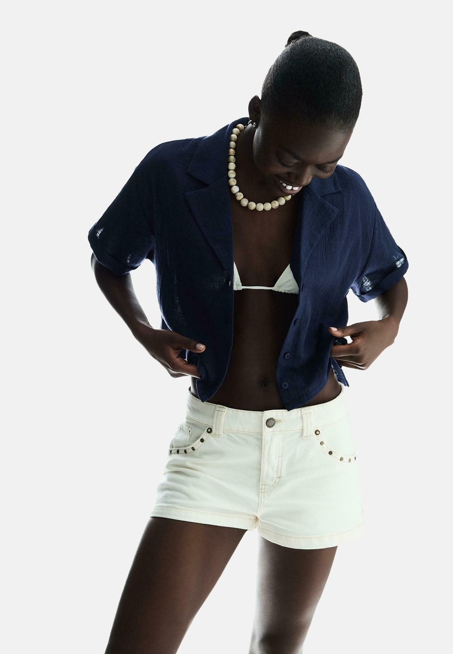 Блуза Bershka SHORT SLEEVE , Dark Blue
Блуза Bershka SHORT SLEEVE , Dark Blue