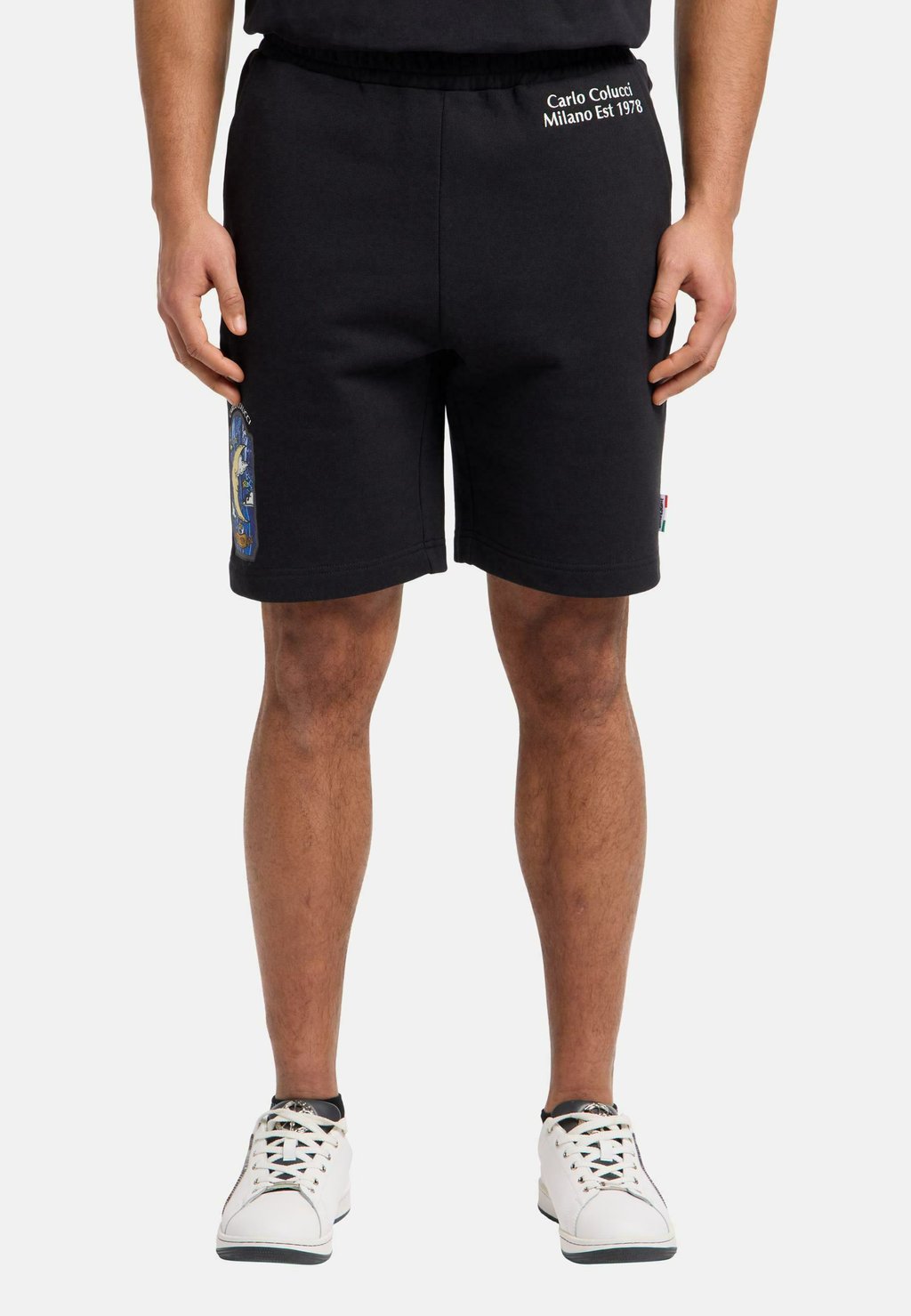 Шорты TAROT EICKHORN - Tracksuit bottoms Carlo Colucci, черный
Шорты TAROT EICKHORN - Tracksuit bottoms Carlo Colucci, черный