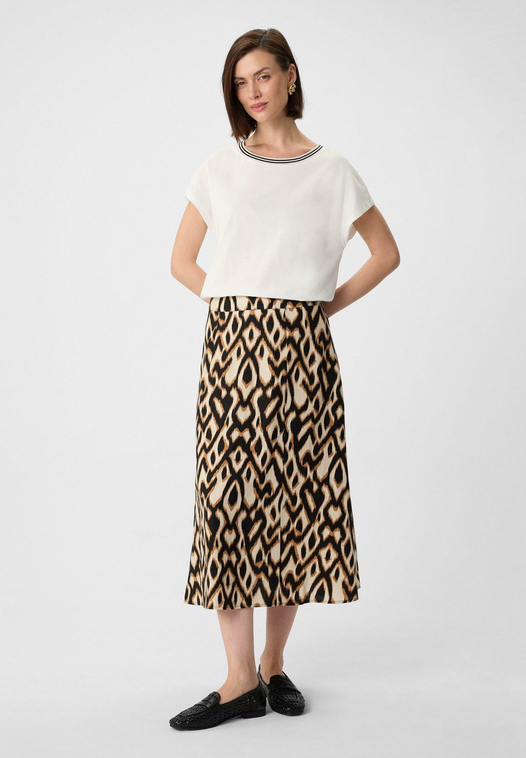 Юбка А-силуэта GEMUSTERTER MIDI IN SHAPE comma, черный
Юбка А-силуэта GEMUSTERTER MIDI IN SHAPE comma, черный