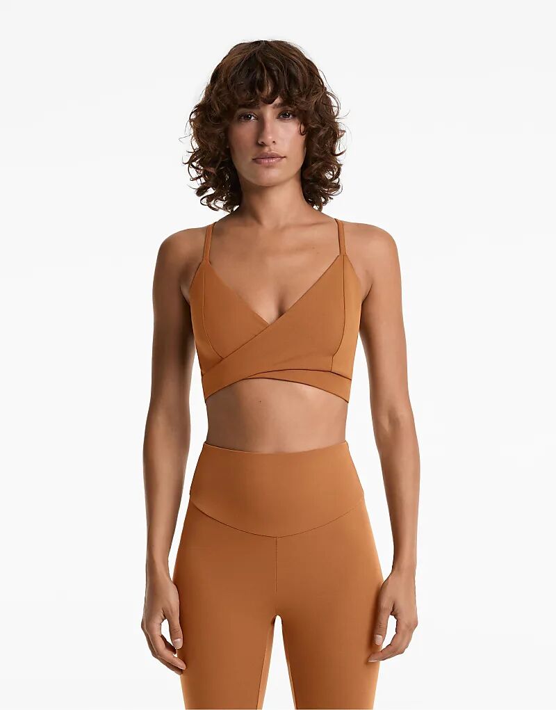 Спортивный бюстгальтер Comfortlux Crossover средней поддержки с чашками цвета «выжженный оранжевый» от OYSHO
Спортивный бюстгальтер Comfortlux Crossover средней поддержки с чашками цвета «выжженный оранжевый» от OYSHO