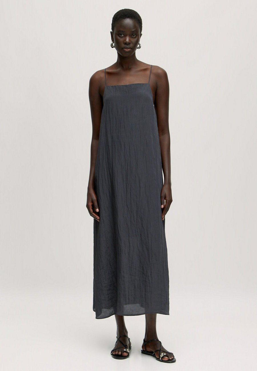 Платье EDITED ISABELA, Schwarz/Black
Платье EDITED ISABELA, Schwarz/Black