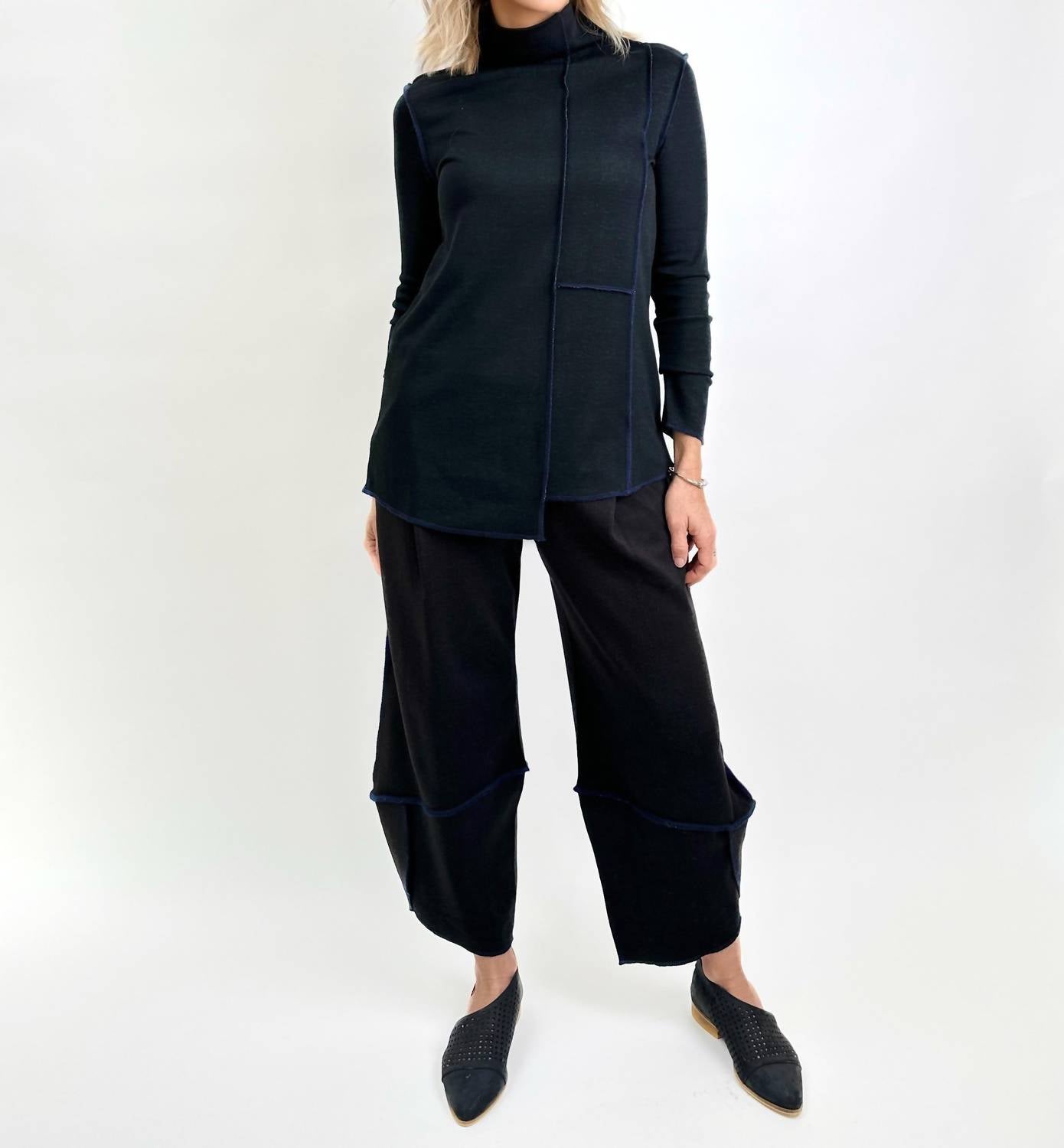 Трикотажные брюки до щиколотки черного цвета Ozai N Ku
Трикотажные брюки до щиколотки черного цвета Ozai N Ku