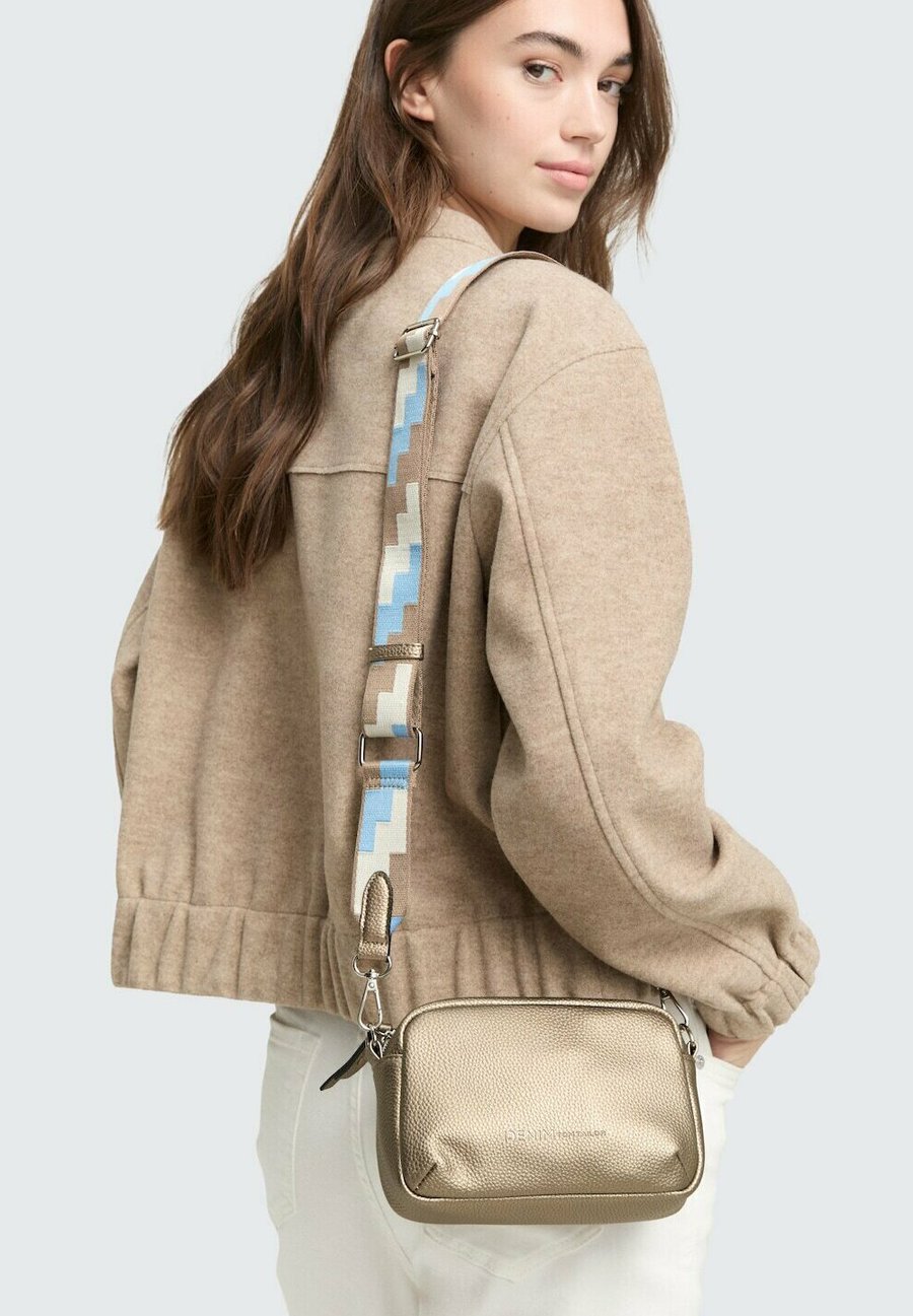 Сумка кросс-боди TOM TAILOR DENIM Cross body bag, Bronze/Copper
Сумка кросс-боди TOM TAILOR DENIM Cross body bag, Bronze/Copper