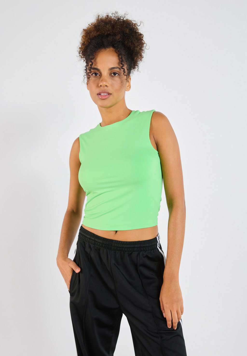 Топ CROPPED TANKTOP IN POLYAMIDE MIX Even&Odd, зеленый
Топ CROPPED TANKTOP IN POLYAMIDE MIX Even&Odd, зеленый