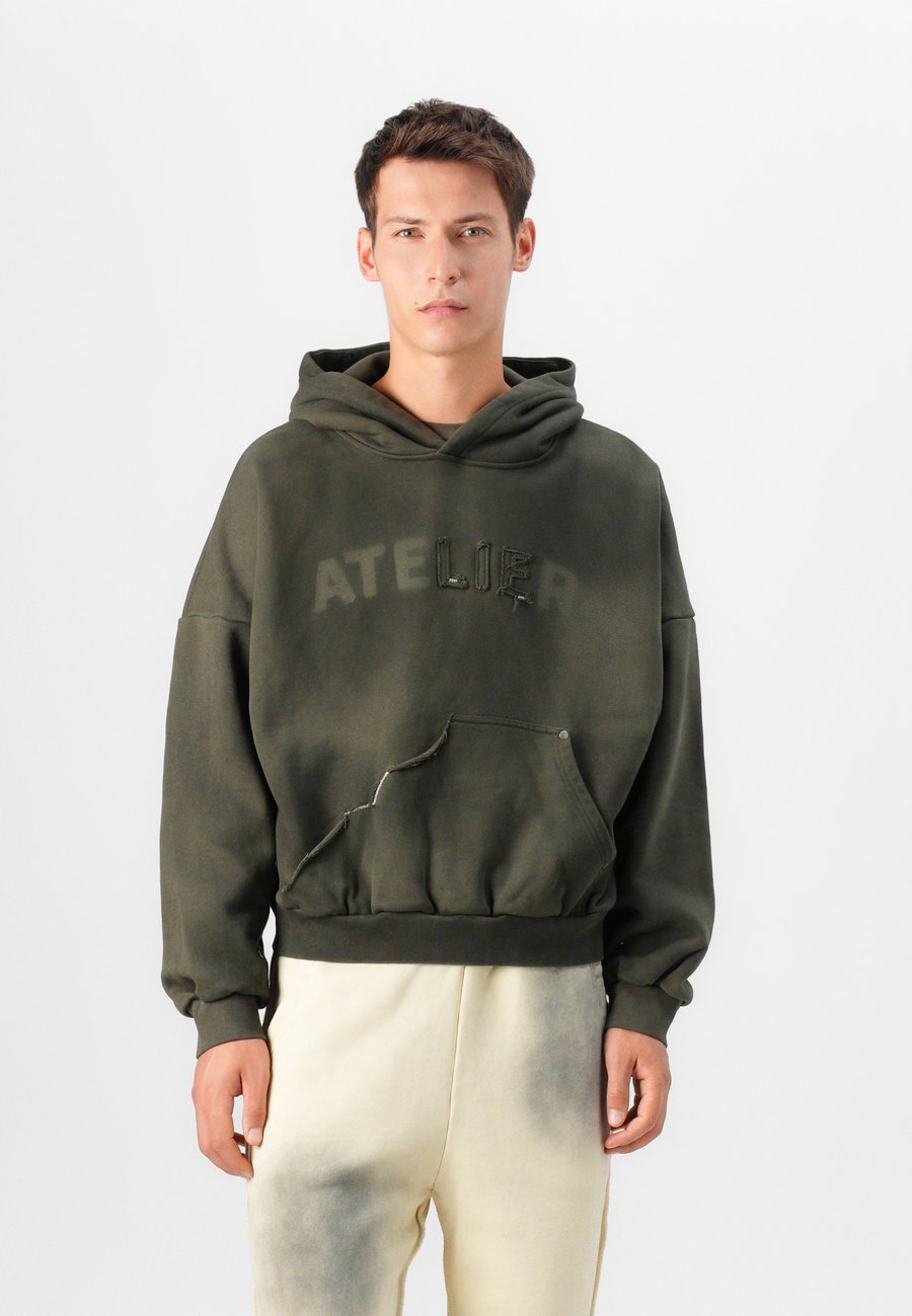 Худи Atelier de roupa DECAY HOODIE UNISEX, Green/Dark Green
Худи Atelier de roupa DECAY HOODIE UNISEX, Green/Dark Green