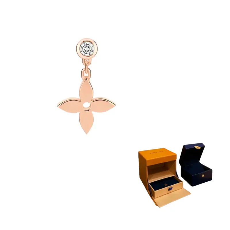 LOUIS VUITTON Серьги-гвоздики Idylle Blossom розовое золото и бриллианты
LOUIS VUITTON Серьги-гвоздики Idylle Blossom розовое золото и бриллианты