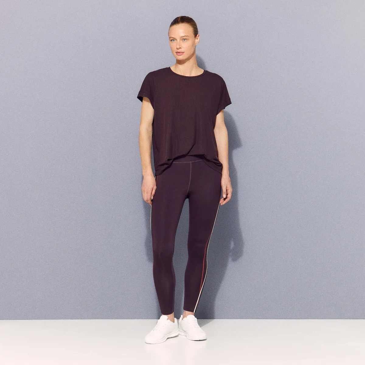 Женская тренировочная футболка из вискозного рибаны Boomerang, коричневый
Женская тренировочная футболка из вискозного рибаны Boomerang, коричневый