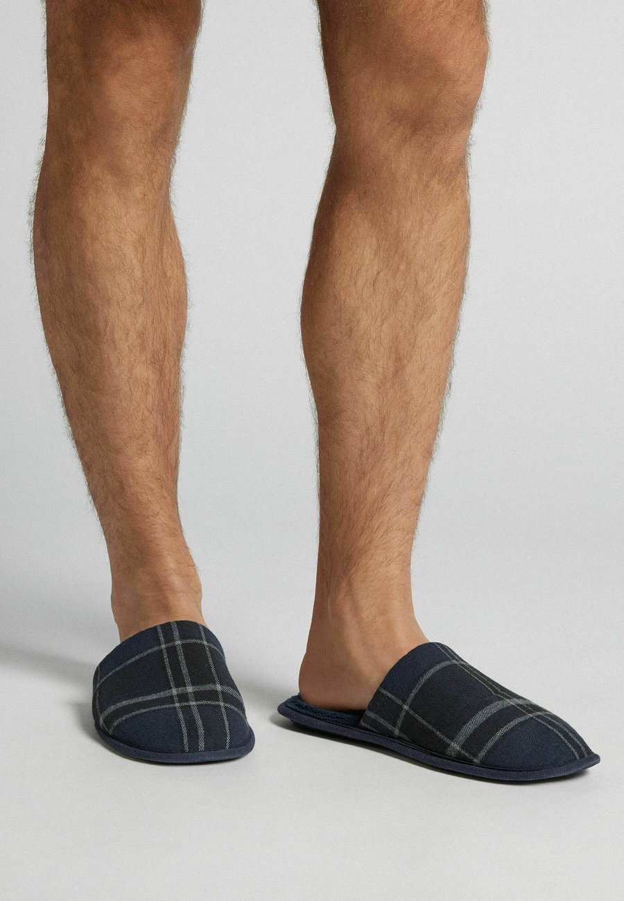 Тапочки IUMAN Intimissimi Uomo Slippers, Blue/Blue-Grey
Тапочки IUMAN Intimissimi Uomo Slippers, Blue/Blue-Grey