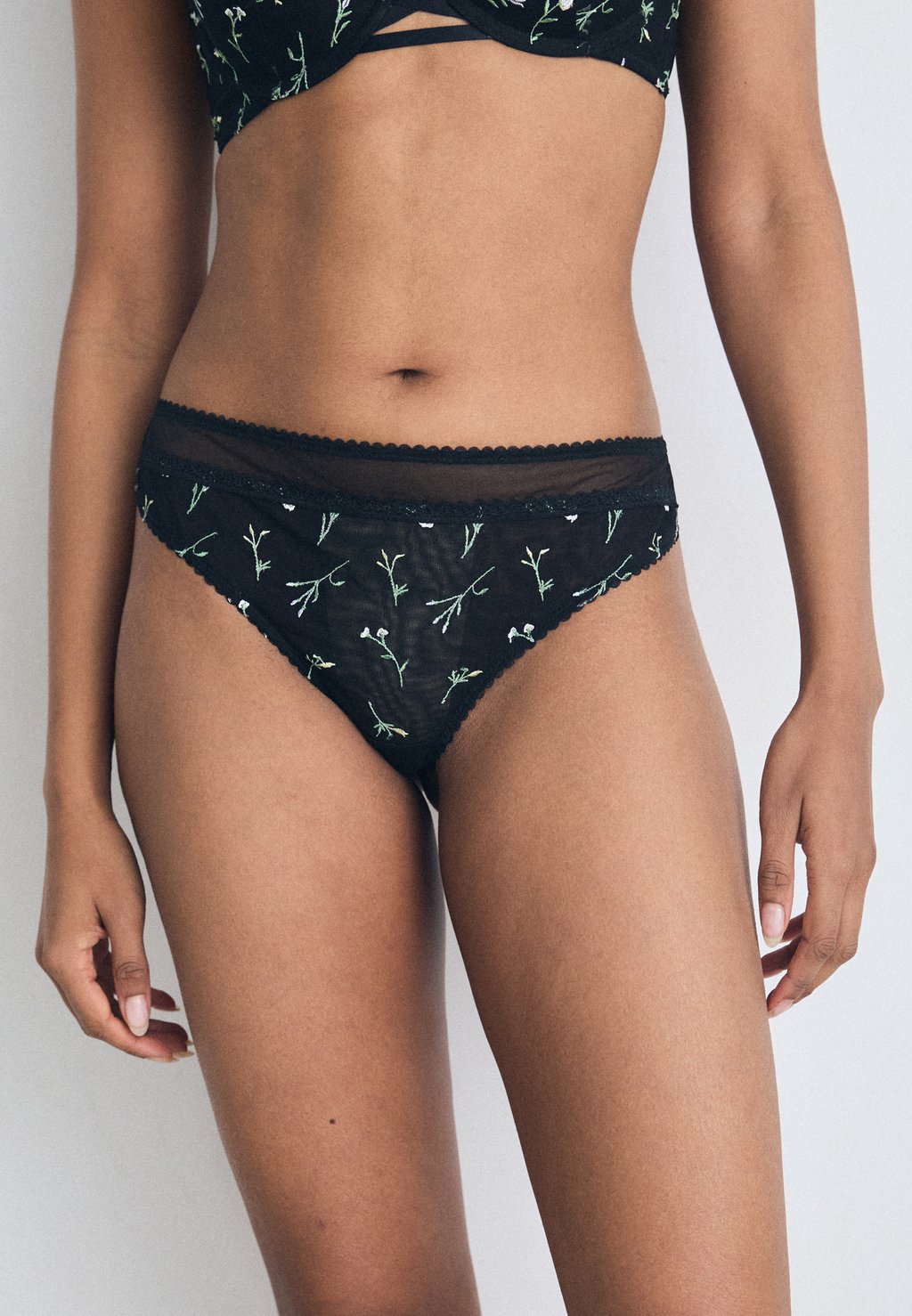 Стринги THONG LASCANA, черный 
Стринги THONG LASCANA, черный