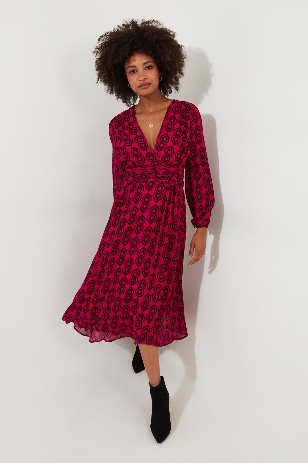 Платье миди с ярким геометрическим принтом и V образным вырезом Joe Browns, розовый
Платье миди с ярким геометрическим принтом и V образным вырезом Joe Browns, розовый