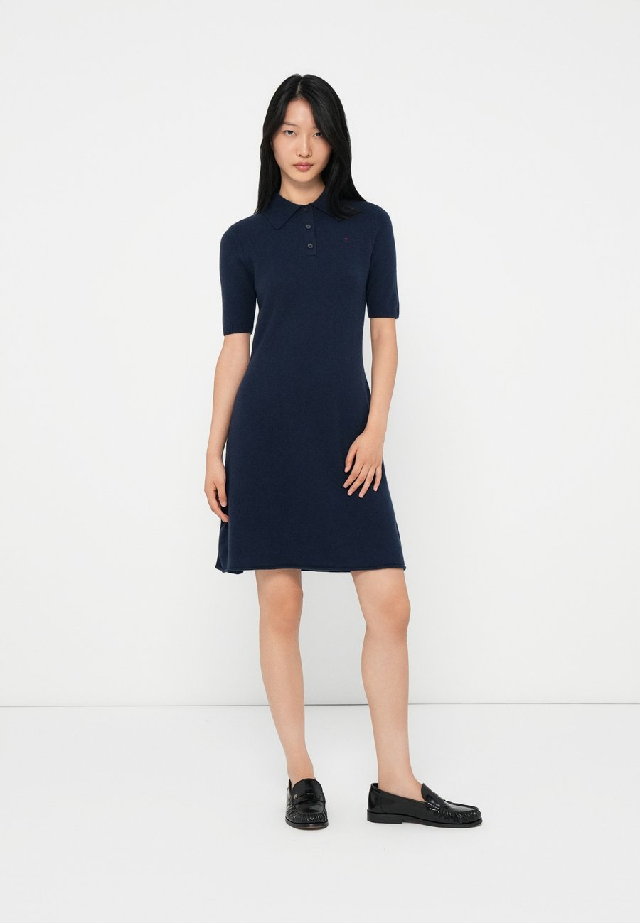 Платье Tommy Hilfiger SOFT DRESS, Dark Night Navy/Dark Blue
Платье Tommy Hilfiger SOFT DRESS, Dark Night Navy/Dark Blue