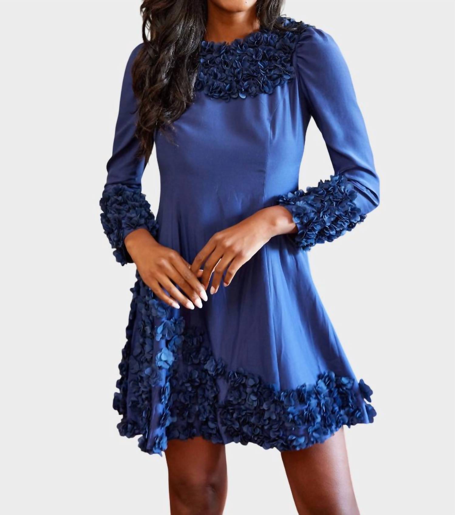 Флоральное платье с длинными рукавами в темно-синем цвете Sail to Sable
Флоральное платье с длинными рукавами в темно-синем цвете Sail to Sable