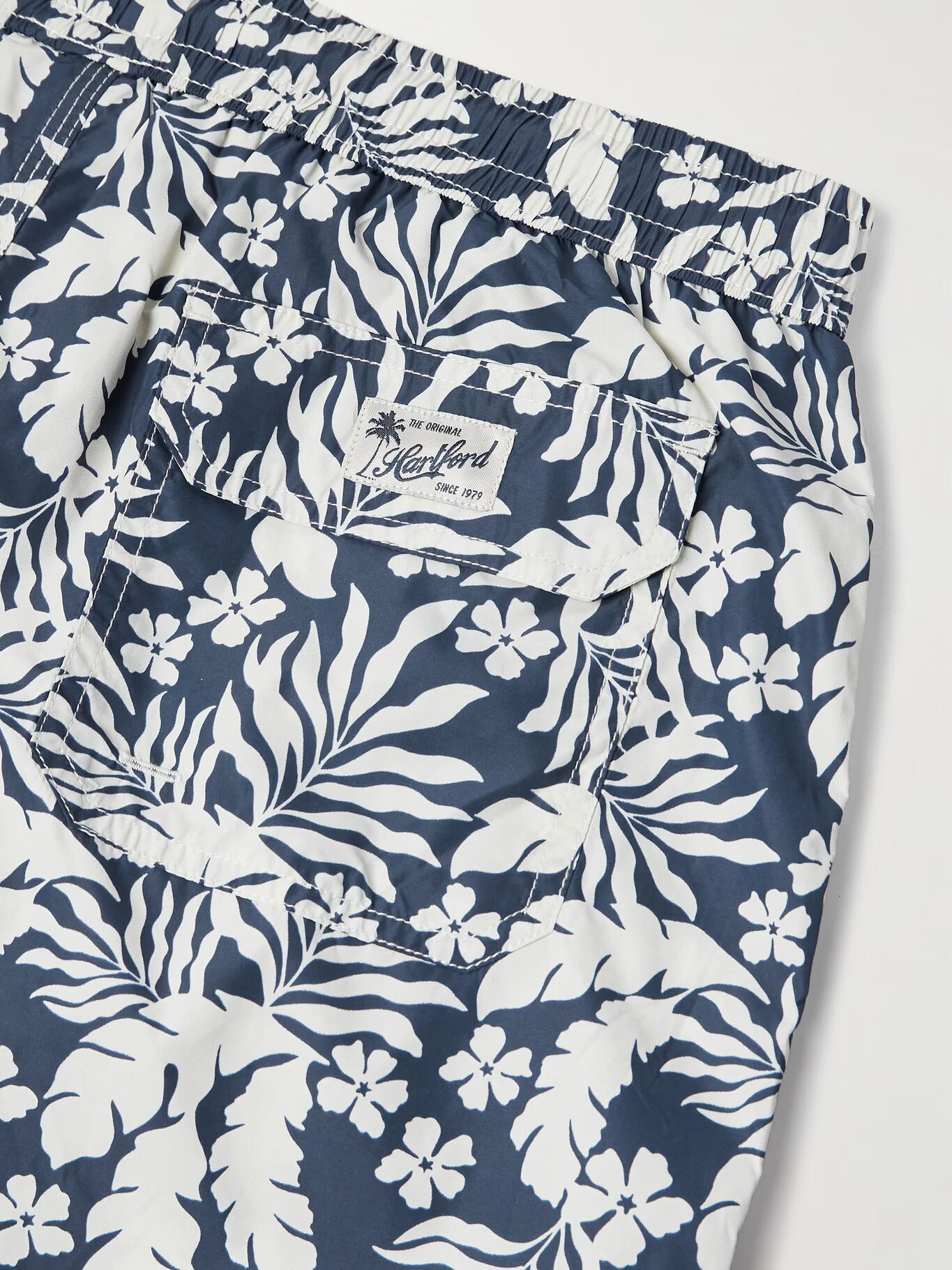 Плавки-шорты прямого покроя средней длины с цветочным принтом HARTFORD, темно-синий