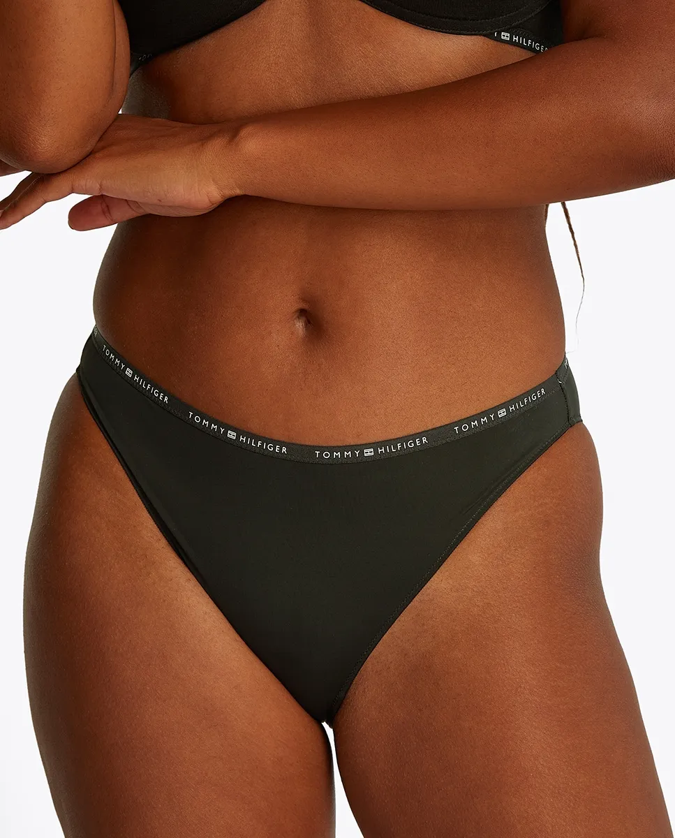 Набор из 3 разных нижних предметов одежды Tommy Hilfiger, черный
Набор из 3 разных нижних предметов одежды Tommy Hilfiger, черный