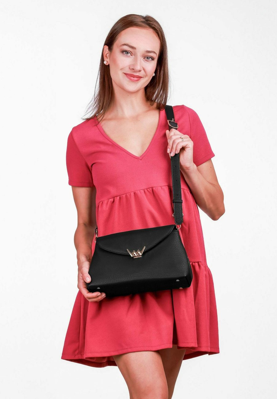 Сумка кросс-боди VUCH LEERA, Black
Сумка кросс-боди VUCH LEERA, Black