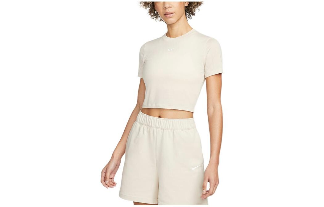 Укороченный топ серии Sportswear Essentials для женщин Lunar Lake Nike
Укороченный топ серии Sportswear Essentials для женщин Lunar Lake Nike