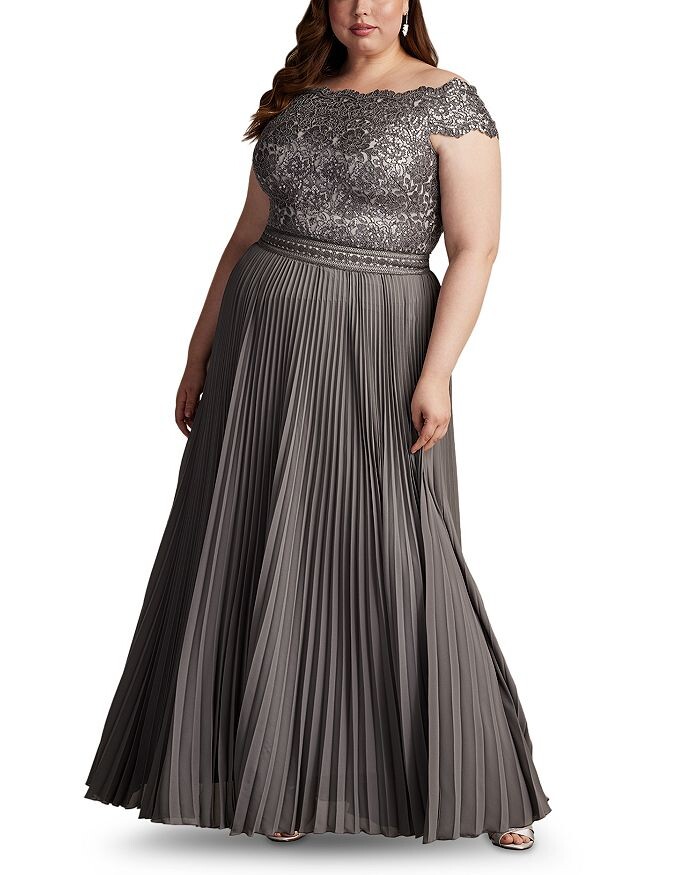 Платье Bode из кружева и тюля с вышивкой пайетками - PLUS SIZE Tadashi Shoji, серый
Платье Bode из кружева и тюля с вышивкой пайетками - PLUS SIZE Tadashi Shoji, серый
