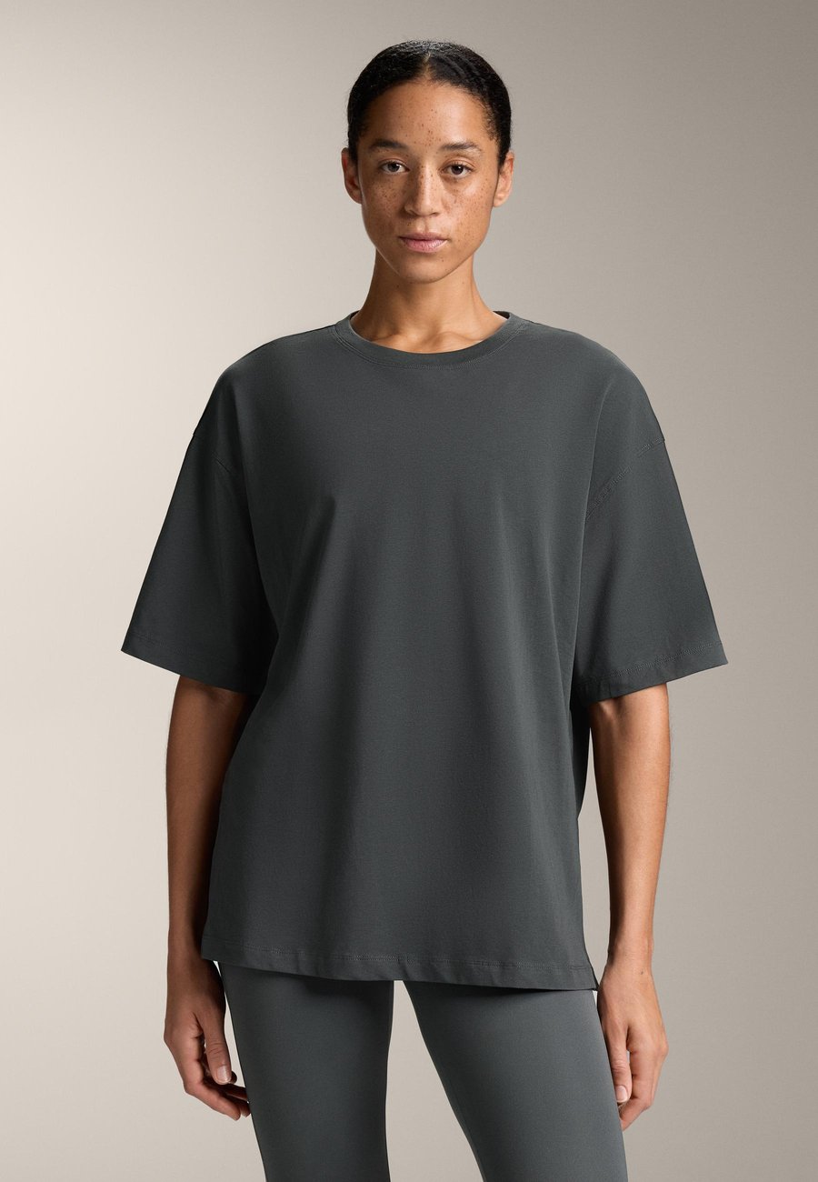 Футболка OYSHO SHORT SLEEVE , Dark Grey
Футболка OYSHO SHORT SLEEVE , Dark Grey