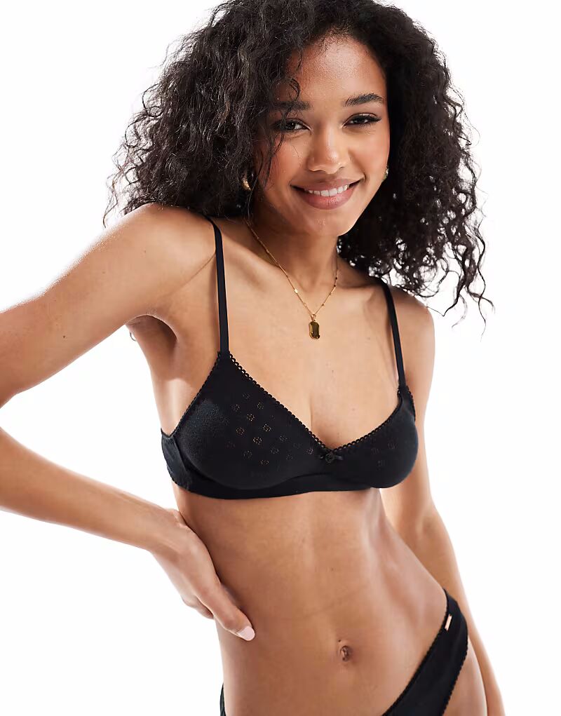 Бюстгальтер-бралетт Pointelle без подкладки с декоративным элементом в виде бутона розы, черный Dorina
Бюстгальтер-бралетт Pointelle без подкладки с декоративным элементом в виде бутона розы, черный Dorina