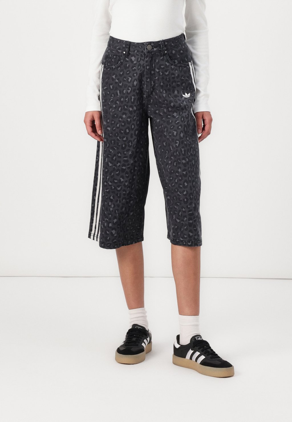 Шорты BERMUDA Adidas Originals, черный
Шорты BERMUDA Adidas Originals, черный