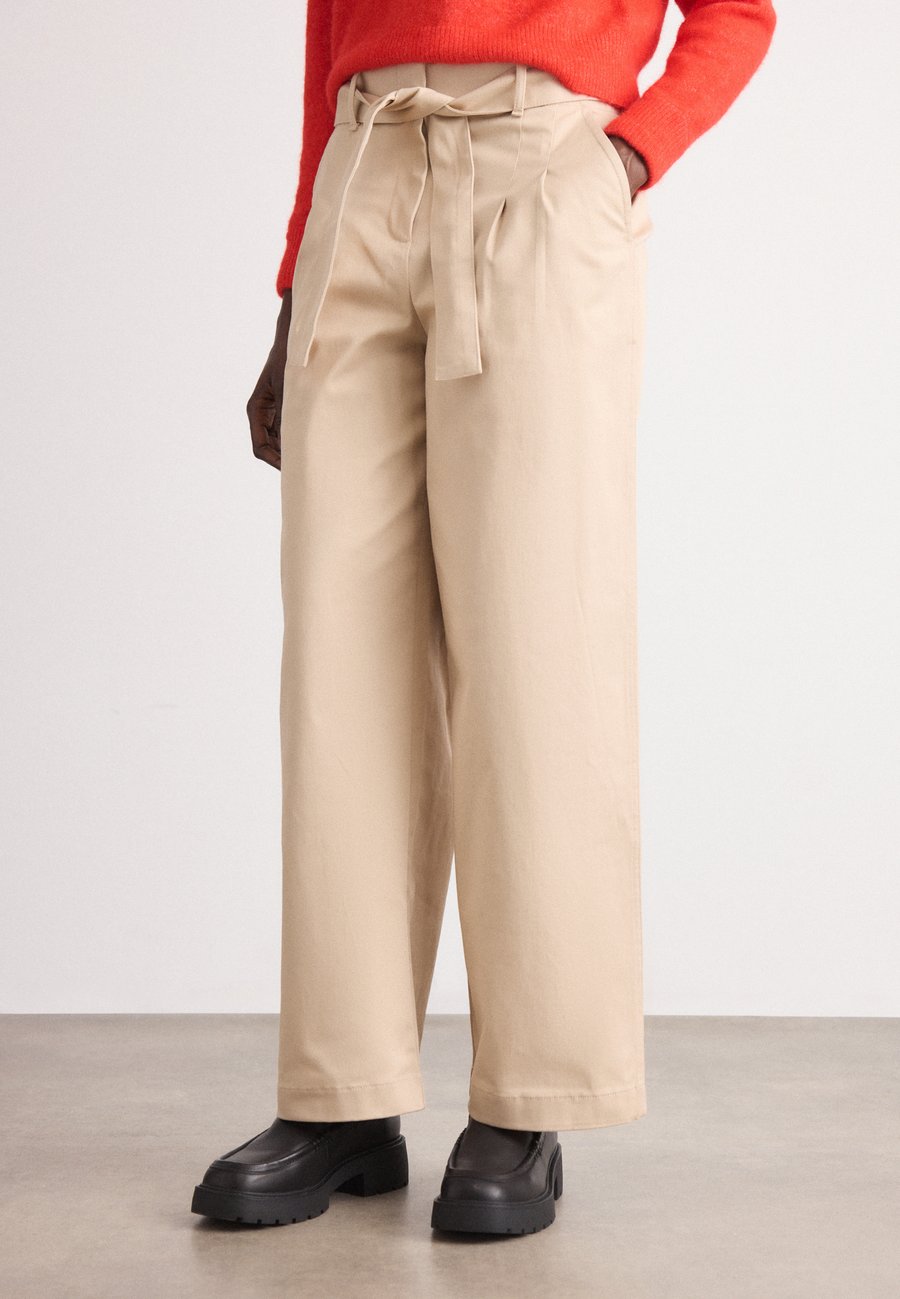 Брюки Calvin Klein Jeans BELTED, Charming Khaki/Beige
Брюки Calvin Klein Jeans BELTED, Charming Khaki/Beige