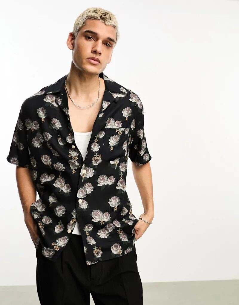 Эксклюзивная черная рубашка с короткими рукавами AllSaints x ASOS Hal с принтом роз в тон
Эксклюзивная черная рубашка с короткими рукавами AllSaints x ASOS Hal с принтом роз в тон